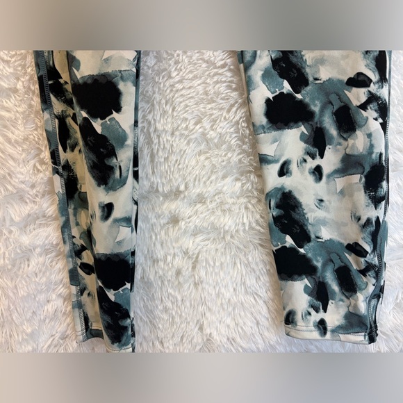 Marissa Olivia Abstract Patterned Leggings - Picture 7 of 16